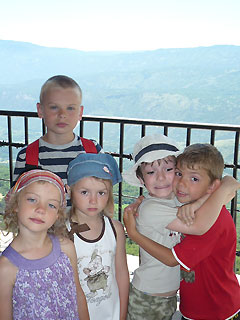 В нашем лагере Ваш ребёнок всегда будет окружён заботой и вниманием