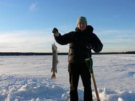 http://florabora.ca/wp-content/uploads/2009/10/Ice-Fishing-Emma-Lake-528x396.jpg