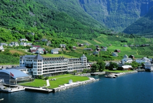 http://nordicstar.ru/media/Image/oliver/ullesvang%20outside.jpg