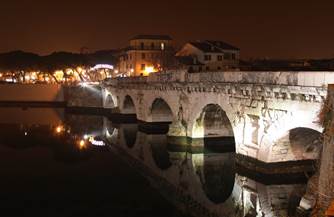 http://upload.wikimedia.org/wikipedia/commons/a/a2/Ponte_di_Tiberio%2C_Rimini%2C_Italy._Pic_01.jpg